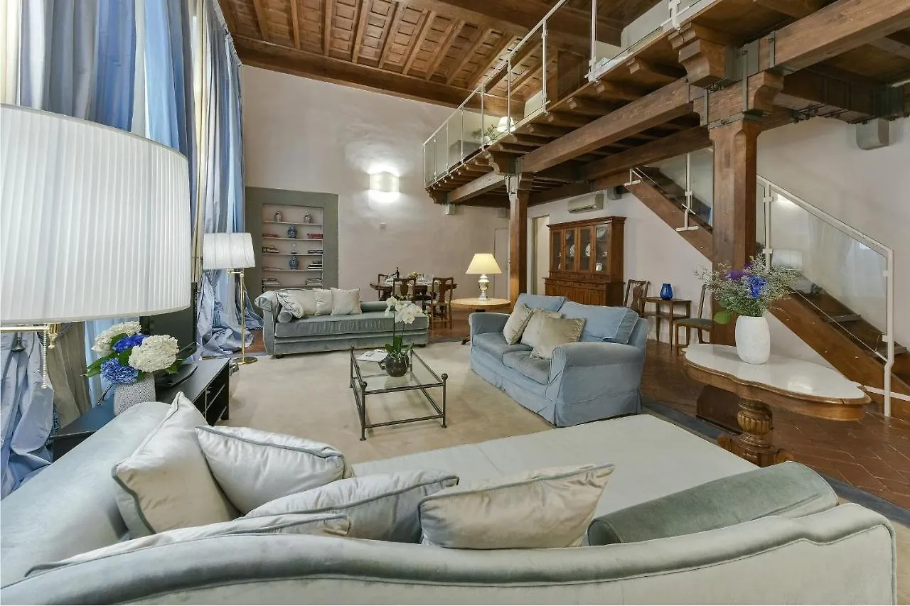 Appartement Caravaggio Frescoed Big Loft In Oltrarno à Florence Italie